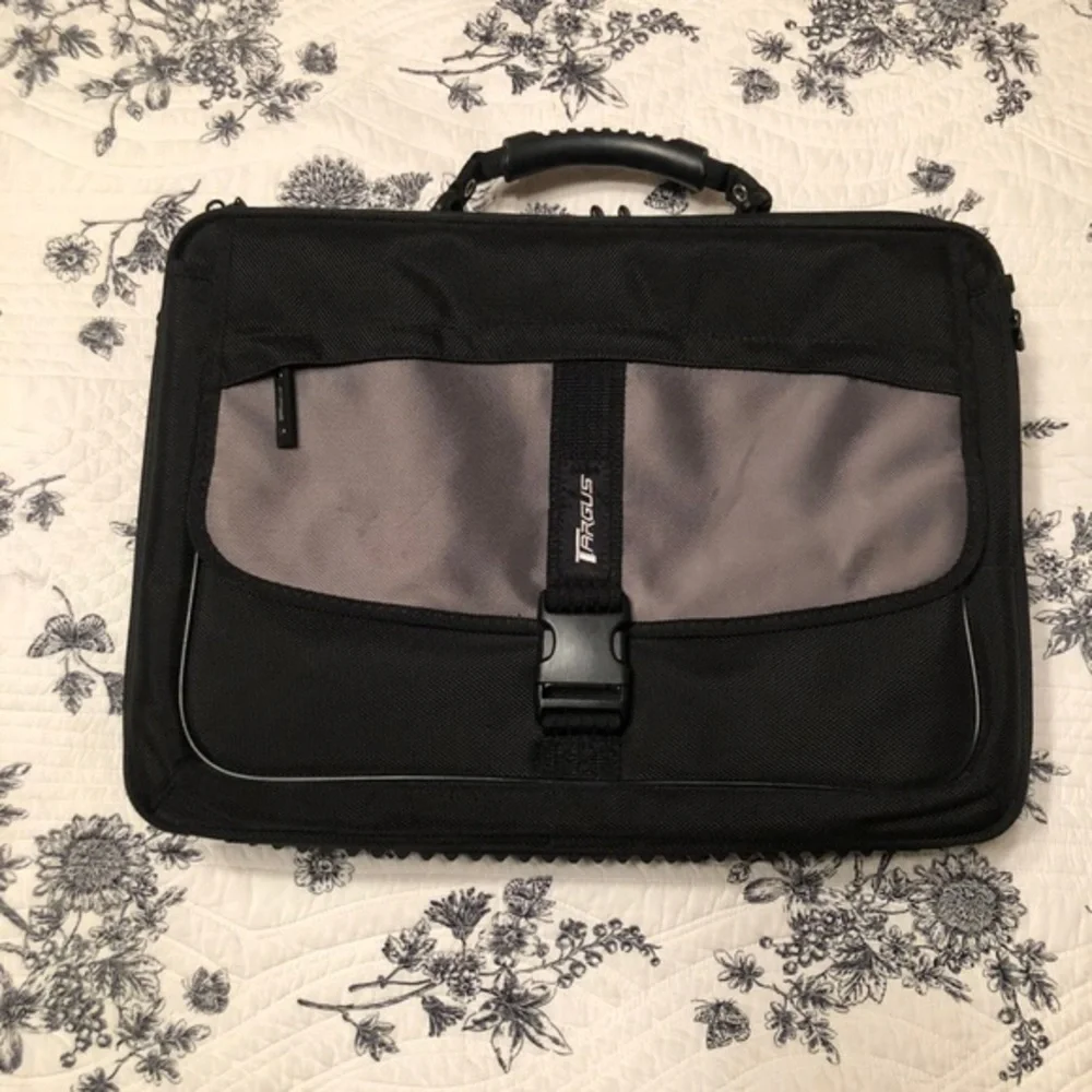 Targus laptop bag in very good used condition